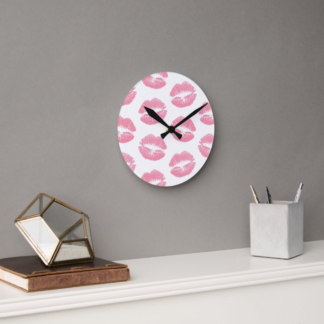Rosa Lippen, Lippenmuster, rosa Lipstick, Kuss Runde Wanduhr (Büro)