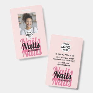 Rosa Logo mit kräftigem Schriftzug Mitarbeiterfoto Ausweis