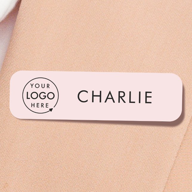 Rosa Logo | Moderne Mitarbeiter Namensschild (Feminine blush pink company branded staff name tags for team & employee identity.)