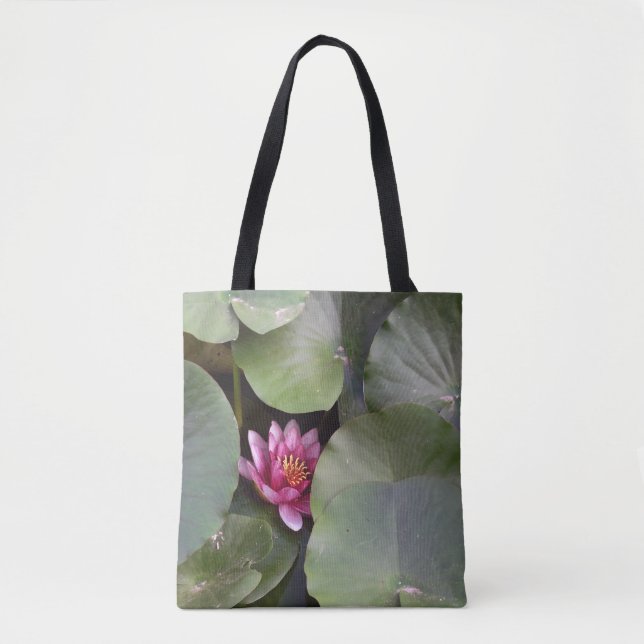 Rosa Lotus Blossom unter den Blätter Fotografie Tasche (Vorderseite)