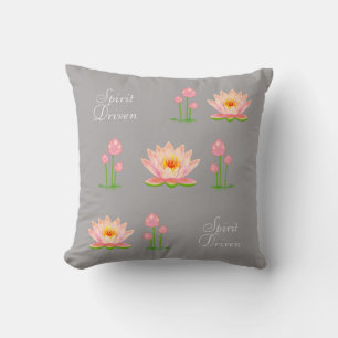 Rosa Lotus-Blume auf leicht silbergrau Kissen