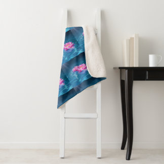 Rosa Lotus-Blume schweben auf Kristallblau Sherpadecke