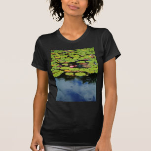 Rosa Lotus in Regen T-Shirt