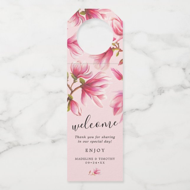 Rosa Magnolia-Blume Monogramm-Gastgeschenk Hochzei Flaschenanhänger (Vorderseite)