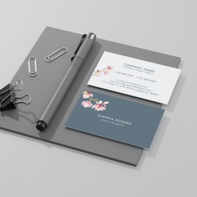 Rosa Magnolia Wasserfarben Blau-grauer Hintergrund Visitenkarte (Von Creator hochgeladen)