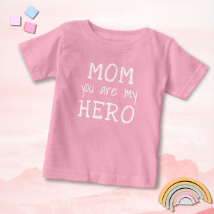Rosa Mama, du bist mein Held Typografie Muttertag Baby T-shirt