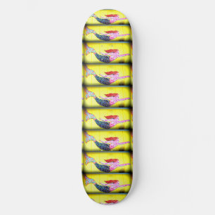 Rosa Meerjungfrauen unter Wasser schwimmen Skateboard