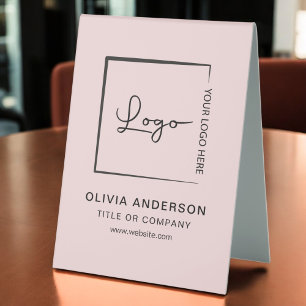 Rosa Minimalistisches Business-Logo Beruflich Tischaufsteller