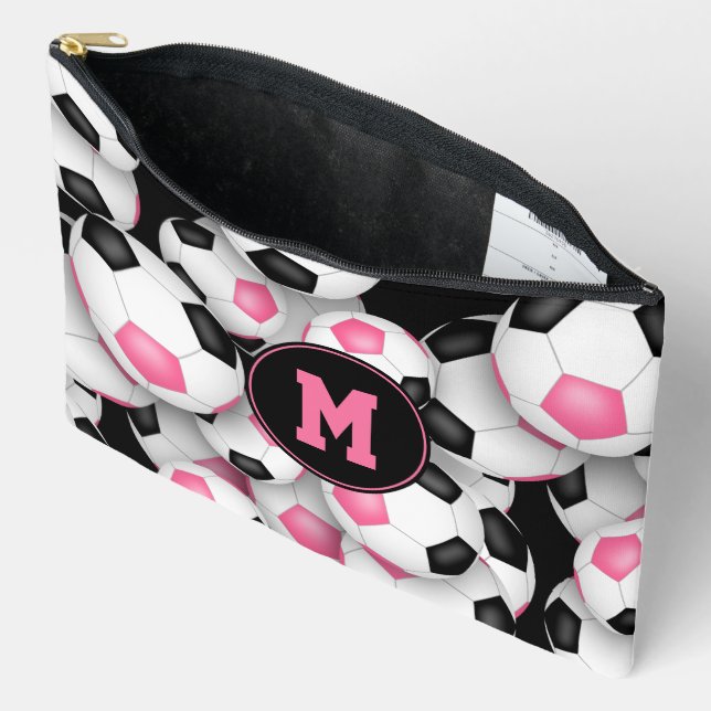 Rosa mit Monogramm Fußbälle Zubehörtasche (Offen)