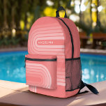 Rosa Mod Retro Strickter Muster Individuelle Name Bedruckter Rucksack<br><div class="desc">70er Inspiriert Retro Streifen - Ein trendiges Muster mit fetten Streifen und einem Monogramm Ihres Vor- oder Nachnamens. Wenn Ihre Kunst noch angepasst werden muss,  klicken Sie auf die Schaltfläche Diese anpassen. Das bringt Sie zu einem Designbereich,  wo Sie Dinge bewegen und sogar Schriftart wechseln können!</div>