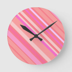 Rosa Modern Chic Diagonal Streifen Runde Wanduhr