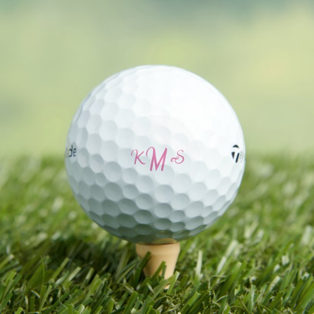 Rosa Monogramm TaylorMade TP5 Golfball (Insitu T-Shirt)