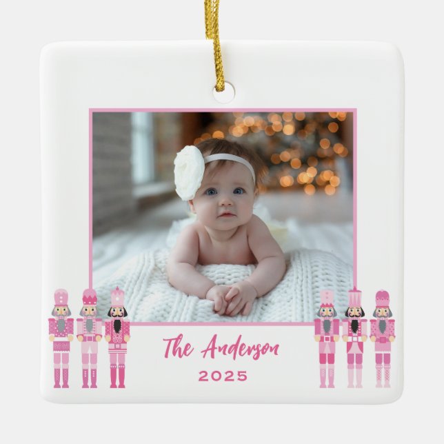 Rosa Nussknacker-Ornament Keramikornament (Vorderseite)