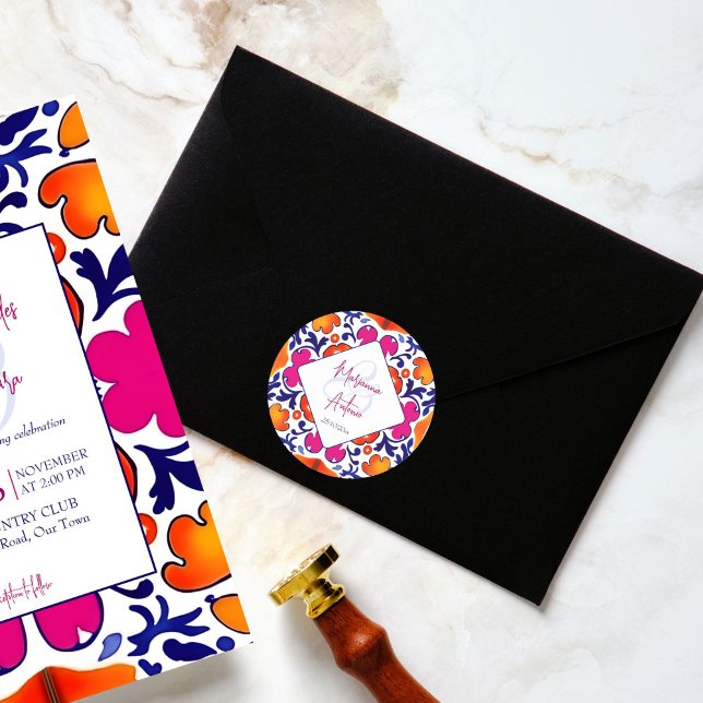 Rosa orange-blaue mexikanische Fliesen Hochzeit Runder Aufkleber (Pink orange blue Mexican tiles wedding Sticker bride and groom names wedding stickers Mediterranean)