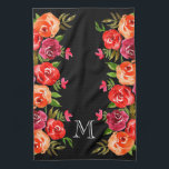Rosa Orangefarbene Blume auf Schwarz Geschirrtuch<br><div class="desc">Blumenmuster von Rot, Orange, Rosa und Bordeaux Blume und grünen Blätter auf JEDEM FARBHINTERGRUND - wir zeigen Schwarz. Personalisieren Sie das Programm mit einem Monogramm, Initialen, Namen oder Sprichwort. Ein Geschenk, ein Hochzeitsgeschenk, ein Geschenk für die Hauswärmung oder für den Muttertag.</div>