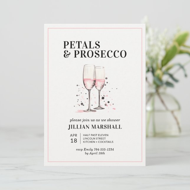 Rosa Petalen und Prosecco-Brautparty Einladung (Stehend Vorderseite)