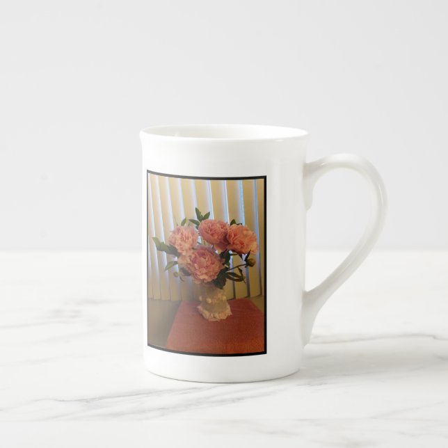 Rosa Pfingstrosen-Sträußchen Bone China Tasse (Rechts)