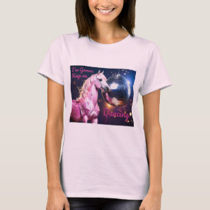 Rosa Pony in einem Club T-Shirt