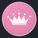 Rosa Prinzessin Kronenkronen Kinderzimmer Türschub Keramikknauf<br><div class="desc">Maßgeschneiderte,  gürtelrosa Kronentür und Schublade ziehen Knöpfe. Niedliches Icon-Design mit eigener Farbe. Anpassbare Hintergrundfarbe. Sweet Kids Illustration für Kinder Schlafzimmer. Vector Grafik für Prinzessinnen Mädchen Zimmer. Machen Sie Ihr eigenes trendiges Interieur. DIY Zubehör.</div>