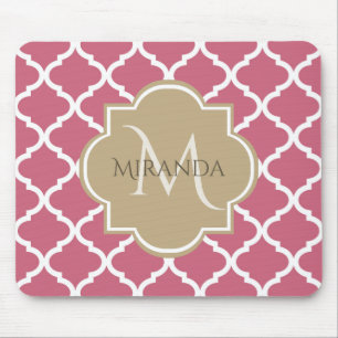 Rosa Quatrefolie mit Girl-Monogramm und Name Mousepad