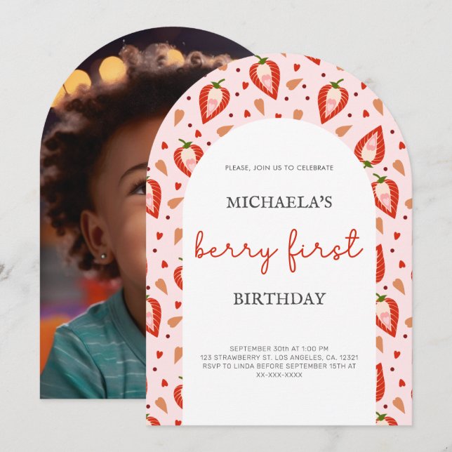 Rosa Red Berry First Birthday Arch Foto Einladung (Vorne/Hinten)