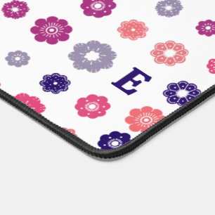 Rosa Retro-Blume mit Monogramm Schreibtischunterlage