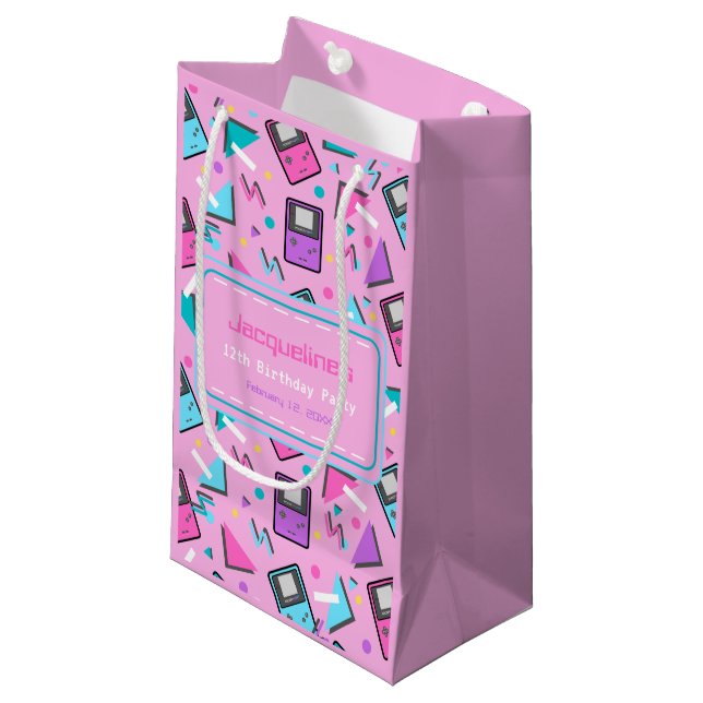 Rosa Retro Gaming Kleine Geschenktüte (Vorderseite Schrägansicht)