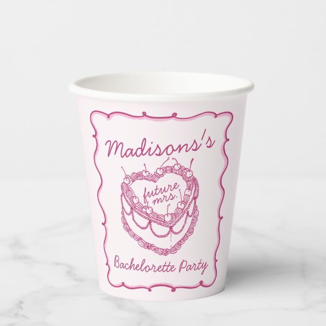 Rosa Retro Herz Coquette Cherry Cake Bachelorette Pappbecher (Vorderseite)