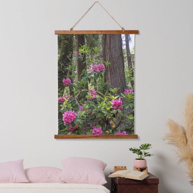 Rosa Rhododendron im Wald Wandteppich Mit Holzrahmen (Schlafzimmer)