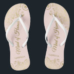 Rosa Rosa Elegante Hochzeit der Trauzeugin Gold La Flip Flops<br><div class="desc">Diese wunderschönen Hochzeitskippen sind eine großartige Möglichkeit, Ihre Trauzeugin zu danken und zu erkennen, während sie gleichzeitig ihre Füße rette. Das elegante Design mit goldfarbenen Spitzen-Frills auf einem hellrot-rosa Hintergrund und extravagant goldfarbenen Schriftzeichen. Der Test liest Trauzeugin mit ihrem Namen unten. Ein guter Weg, ihr zu danken, dass sie Teil...</div>