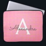 Rosa Rosa und Gold Art-Deco-Muster Monogramm Laptopschutzhülle<br><div class="desc">Blush Pink und Gold Art Deco Geometric Muster Monogram Laptop Case. Dieser Fall kann so angepasst werden,  dass er Ihren Anfangs- und Vornamen enthält. Wenn Sie passende Artikel wünschen,  wenden Sie sich bitte an den Designer.</div>