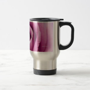 Rosa Rose auf perfekte Tasse geklappt