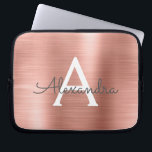 Rosa Rose Gold Edelstahl Monogramm Laptopschutzhülle<br><div class="desc">Rosa Rose Gold Imitate Edelstahl Eleganter Monogram Schlauch. Diese Hülle kann auf Ihren Anfangs- und Vornamen angepasst werden.</div>