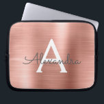 Rosa Rose Gold Edelstahl Monogramm Laptopschutzhülle<br><div class="desc">Rosa Rose Gold Imitate Edelstahl Eleganter Monogram Schlauch. Diese Hülle kann auf Ihren Anfangs- und Vornamen angepasst werden.</div>