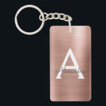 Rosa Rose Gold Girl and Chic Monogram Schlüsselanhänger<br><div class="desc">Rosa Rose Gold Imitate gebürstete Metall-Metall Edelstahl Elegant Schlüsselanhänger. Diese Schlüsselanhänger können auf Ihren Vor- und Vornamen abgestimmt werden und sind ein perfektes Hochzeitsgeschenk für Brautparty,  Junggeselinnen-Abschied oder Geburtstag. Wenn Sie weitere passende Artikel benötigen,  wenden Sie sich bitte an den Designer.</div>