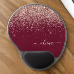 Rosa Rose Gold Glitzer Monogram Gel Mousepad<br><div class="desc">Rose Gold - Rosa und Burgund Sparkle Glitzer Monogram Name and Initial Mousepad (Mouse Pad). Das macht den perfekten 16 Geburtstag,  Hochzeit,  Brautparty,  Jubiläum,  Babydusche oder Junggeselinnen-Abschied Geschenk für jemanden,  der Lieben glamourösen Luxus und schicke Stile.</div>