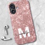 Rosa Rose Gold Glitzer Name Monogram iPhone 16 Hülle<br><div class="desc">Personalisierte Rose Gold Blush Pink Imitats Glitzer Sparkle Initial Monogram Phone Case. Fügen Sie Ihrem Handy eine Touch von Eleganz und Glamour mit diesem stilvollen personalisierten Gehäuse hinzu. Dieses Design mit einem weichen, rosa Imitat in Rosa und Glitzer-Hintergrund, einem knalligen, weißen Anfangsbuchstaben und einem schwarzen Drehbuchnamen verleiht Ihrem Alltagszubehör einen...</div>