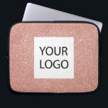 Rosa-Rose-Gold-Glitzer - Sonderwerbung für Logo Laptopschutzhülle<br><div class="desc">Rosa Rose Gold Imitats Glitzer und sparkle elegante Logo Werbeaktion Corporate Laptop Bag oder Sleeve WerbeCase für ein Geschenk für die Schönheitsindustrie. Dieser Fall kann auf Ihr Firmenlogo oder Ihr Firmenlogo angepasst werden.</div>