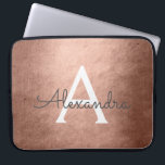 Rosa Rose Gold Metallfolie Mit Monogramm Laptopschutzhülle<br><div class="desc">Rosa Rose Gold Imitate Metallic Foil Elegant Monogram Case. Dieser Fall kann so angepasst werden,  dass er Ihren Anfangs- und Vornamen enthält. Wenn Sie passende Artikel wünschen,  wenden Sie sich bitte an den Designer.</div>
