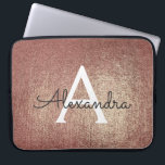 Rosa Rose Gold Metallic Foil Laptopschutzhülle<br><div class="desc">Rosa Rose Gold Imitate Metallic Foil Girly Glam Elegant Monogram Case. Dieser Fall kann so angepasst werden,  dass er Ihren Anfangs- und Vornamen enthält. Wenn Sie passende Artikel wünschen,  wenden Sie sich bitte an den Designer.</div>