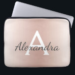 Rosa Rose Gold Metallic Ombre Monogram Laptopschutzhülle<br><div class="desc">Blush Pink Rose Gold Metallic Moderne und elegante Monogram Case. Dieses Gehäuse kann auf Ihren Anfangs- und Vornamen angepasst werden und macht ein großartiges mädchenhaftes oder süßes 16 Geburtstagsgeschenk.</div>