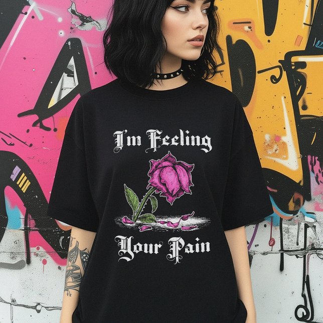 Rosa Rose in Verzweiflung Weißer Text Frauen T-Shirt (Von Creator hochgeladen)