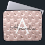 Rosa Rose Vintages Monogramm Laptopschutzhülle<br><div class="desc">Rosa Rose Gold elegant,  Vintages Monogramm Gehäuse. Dieser Fall kann so angepasst werden,  dass er Ihren Anfangs- und Vornamen enthält.</div>