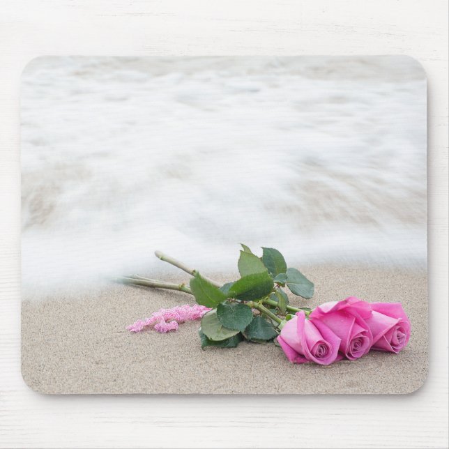 Rosa Rosen am Strand Sand Mousepad (Vorne)