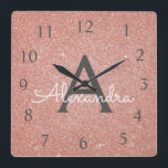 Rosa - Rosen-Goldschein-Glitzer-Monogramm-Name Quadratische Wanduhr<br><div class="desc">Erröten Rosa - Rosen-Gold-und Holzkohlen-Grau-(grauer) Schein-Glitzer-Monogramm-Name und Anfangsumhüllungs-Wand-Uhr. Die Wand-Uhr macht das perfekte Geschenk für jemand,  das Lieberosa-Schein-Glitter und in Microblading,  in den Eyelash-Erweiterungen (Peitschen),  im Haar-Stylisten,  im Nagel-Salon,  in der Haut-Sorgfalt oder im Schönheits-Salon bearbeitet.</div>