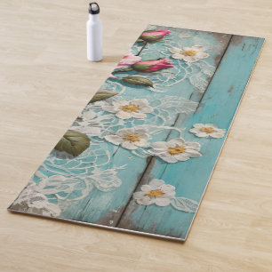 Rosa Rosen und Spitze auf alten, abblätternden bla Yogamatte
