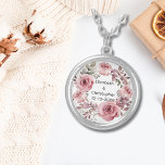 Rosa Roses Grüne Wasserfarben Hochzeitsfeier Versilberte Kette<br><div class="desc">Ein Kranz von schönen rosa Rosen und Grün mit Ihren Namen und Hochzeitsdatum auf dieser Halskette. Das ideale Geschenk für Ihre Ehefrau für Ihre Hochzeit,  Ihr Jubiläum oder ihren Geburtstag.</div>