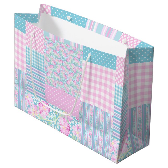 Rosa Roses Imitate Patchwork Große Geschenktasche Geschenktüte (Vorderseite Schrägansicht)