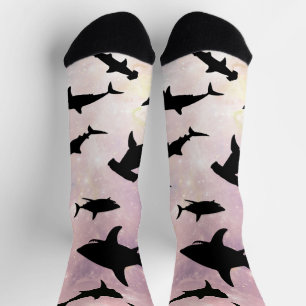 Rosa Schattenhai auf Gradientengalaxie Socken