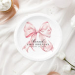 Rosa Schleifen-Papierteller, Coquette-Schleifen-Pa Pappteller<br><div class="desc">Feiern Sie den ersten Geburtstag Ihres kleinen Schatzes stilvoll mit diesem rosa Coquette-Bogen-Themenparty! Dieses elegante und feminine Design zeichnet sich durch sanfte Rosa-Töne, zarte Bögen und feminine Coquette-Details aus – perfekt für die Meilenstein-Feier Ihres Babymädchens. Zarte Bänder, romantische Blumen und ein Hauch von Glanz machen dieses Thema mühelos chic und...</div>